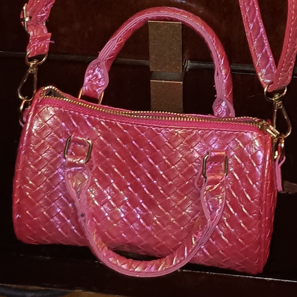 Elegant Pink Woven Handbag